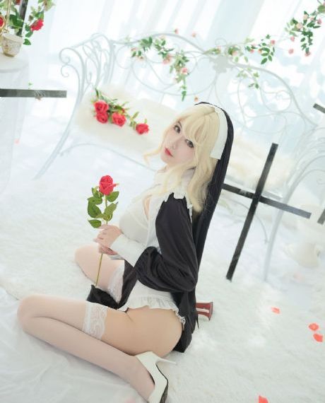 炕頭淑芬翹起大白屁股_短視頻完整無刪減版