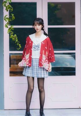女間諜頻繁撒尿引起女子騎兵注意_國產(chǎn)劇BD在線觀看